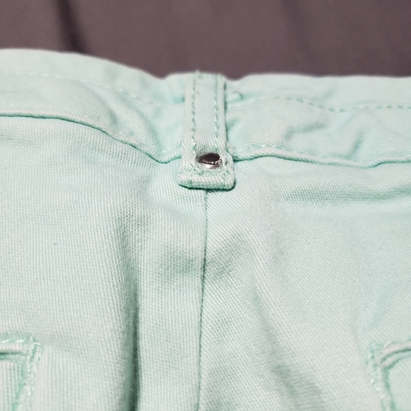 Bandolino Ivette capris in size 8P - Picture 8 of 8